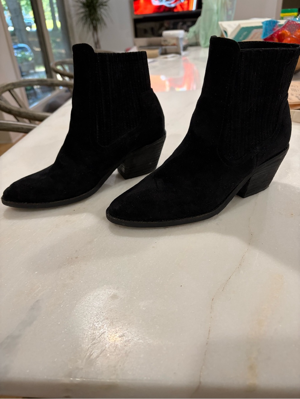 Womenโs Black Suede Ankle Booties with Block Heel Size 7.5